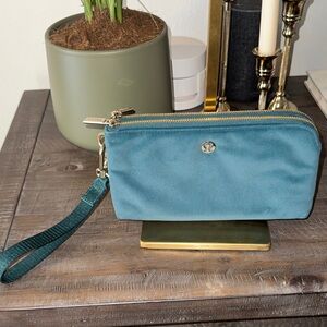 Lululemon Curved Wristlet Velour color Green Jasper with shiny gold hardware
